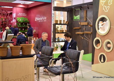 Julien Perreve-Genet of Fertil talking with a visitor.